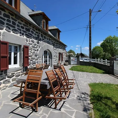 Maison De Caractere Avec Jardin Pres Des Stations De Ski, Ideale Pour Familles Et Amoureux De La Montagne - Fr-1-742-80 Vakantiehuis Paulhac (Cantal)